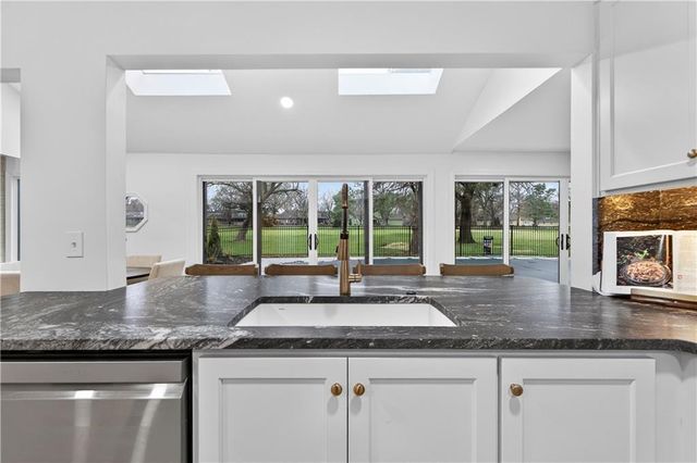 12815 Pembroke Circle, Leawood, KS 66209