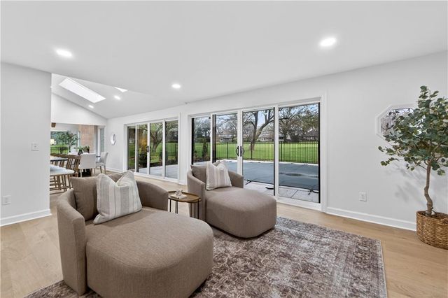 12815 Pembroke Circle, Leawood, KS 66209