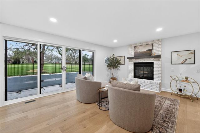 12815 Pembroke Circle, Leawood, KS 66209