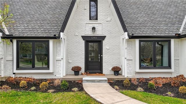12815 Pembroke Circle, Leawood, KS 66209