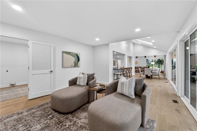 12815 Pembroke Circle, Leawood, KS 66209