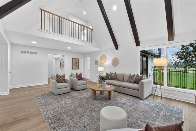 12815 Pembroke Circle, Leawood, KS 66209