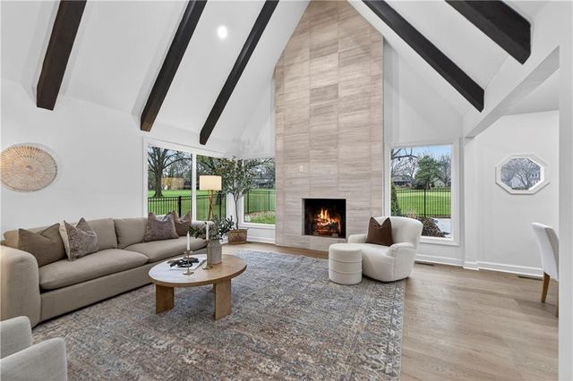 12815 Pembroke Circle, Leawood, KS 66209