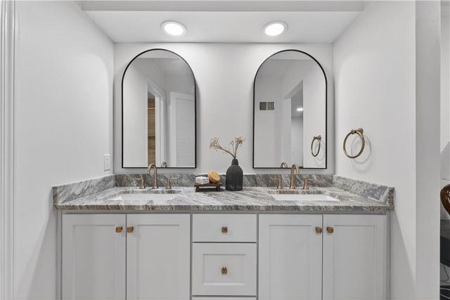12815 Pembroke Circle, Leawood, KS 66209