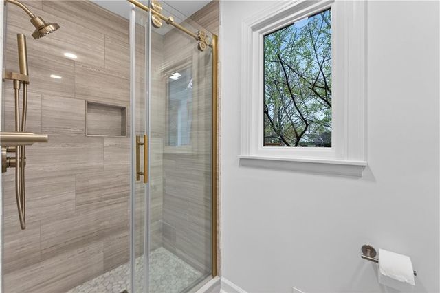 12815 Pembroke Circle, Leawood, KS 66209