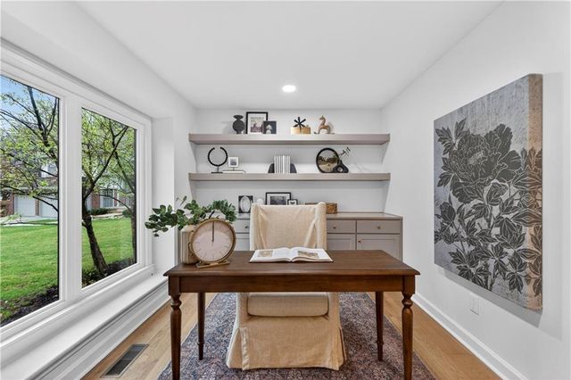 12815 Pembroke Circle, Leawood, KS 66209