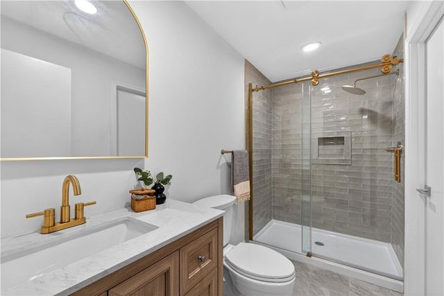 12815 Pembroke Circle, Leawood, KS 66209
