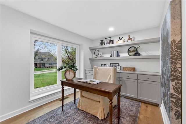 12815 Pembroke Circle, Leawood, KS 66209