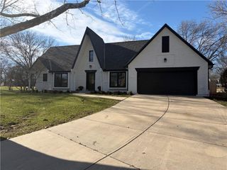 12815 Pembroke Circle, Leawood, KS 66209