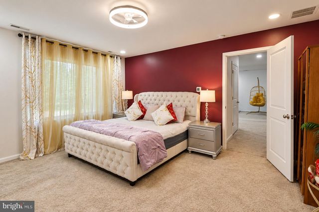 1 WESTMONT DR, Medford, NJ 08055