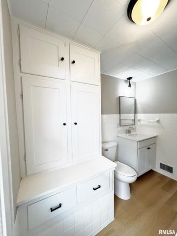 5913 S MADISON Street, Bartonville, IL 61607