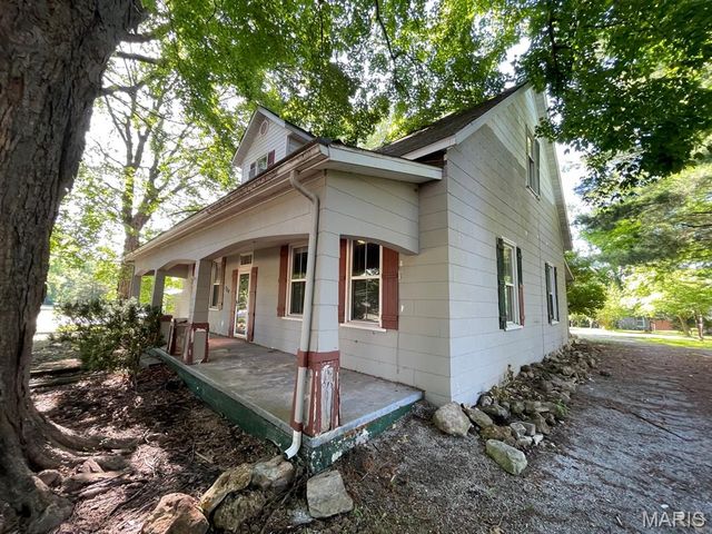 704 Eiler Road, Belleville, IL 62223