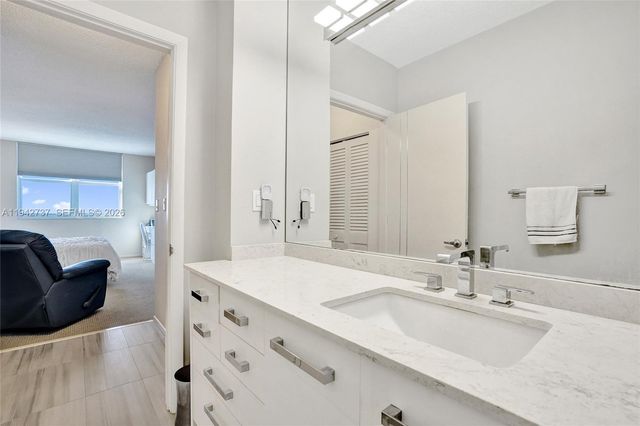 300 Bayview Dr 1110, Sunny Isles Beach, FL 33160