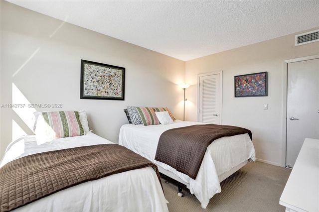 300 Bayview Dr 1110, Sunny Isles Beach, FL 33160