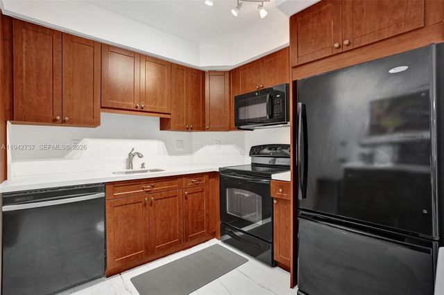 300 Bayview Dr 1110, Sunny Isles Beach, FL 33160