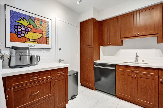 300 Bayview Dr 1110, Sunny Isles Beach, FL 33160