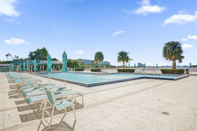 300 Bayview Dr 1110, Sunny Isles Beach, FL 33160