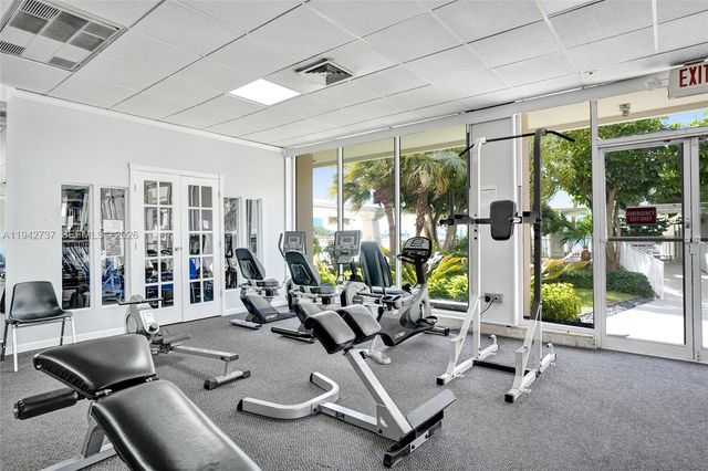 300 Bayview Dr 1110, Sunny Isles Beach, FL 33160