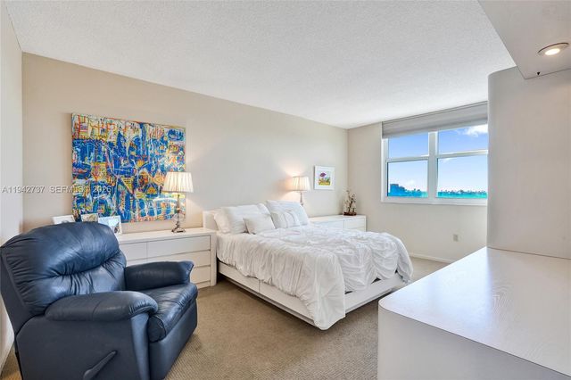 300 Bayview Dr 1110, Sunny Isles Beach, FL 33160