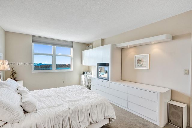 300 Bayview Dr 1110, Sunny Isles Beach, FL 33160