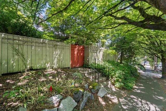 2012 NE 65th Street, Seattle, WA 98115