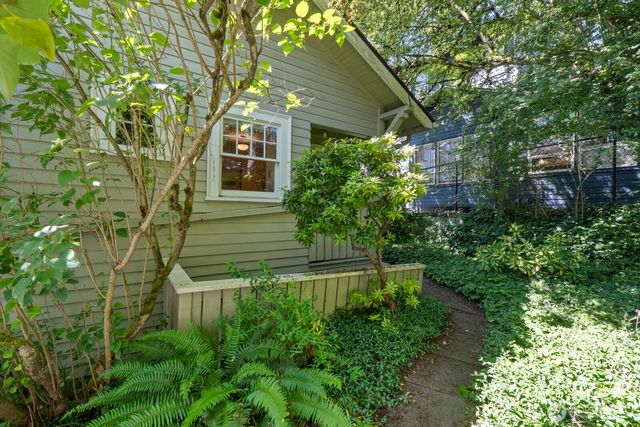 2012 NE 65th Street, Seattle, WA 98115