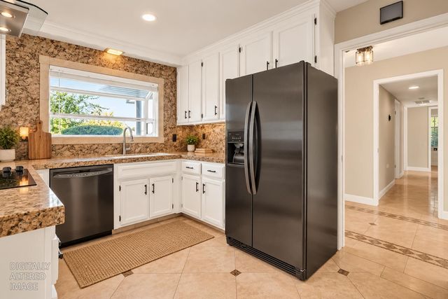 3996 Rochdale Dr, Carmichael, CA 95608