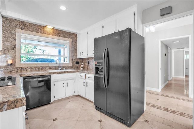3996 Rochdale Dr, Carmichael, CA 95608