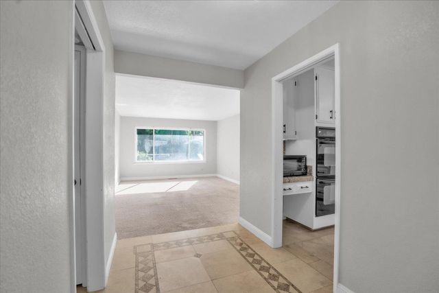 3996 Rochdale Dr, Carmichael, CA 95608