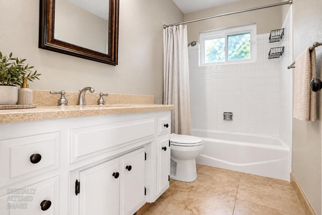 3996 Rochdale Dr, Carmichael, CA 95608