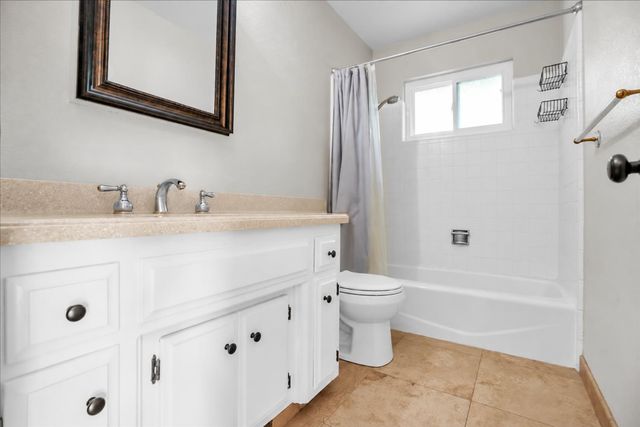 3996 Rochdale Dr, Carmichael, CA 95608