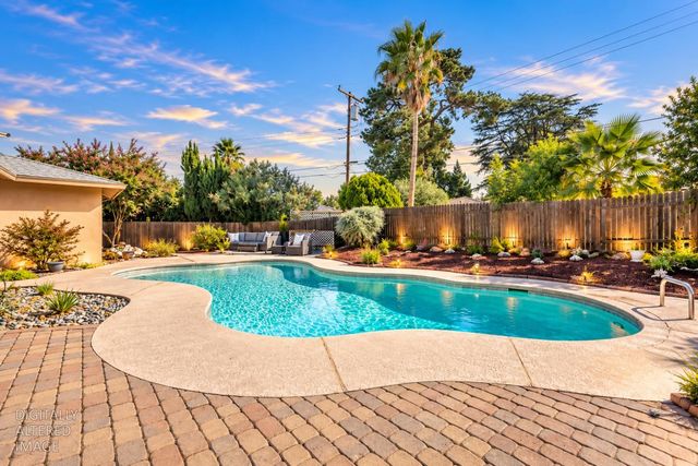 3996 Rochdale Dr, Carmichael, CA 95608