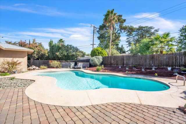 3996 Rochdale Dr, Carmichael, CA 95608