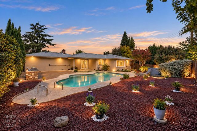 3996 Rochdale Dr, Carmichael, CA 95608