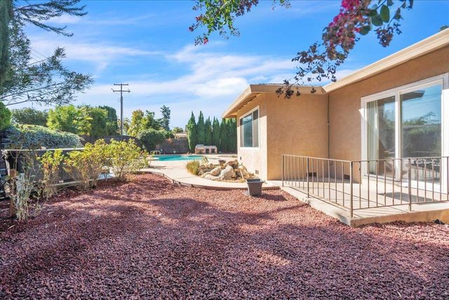 3996 Rochdale Dr, Carmichael, CA 95608