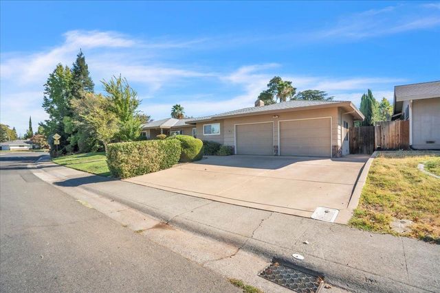 3996 Rochdale Dr, Carmichael, CA 95608