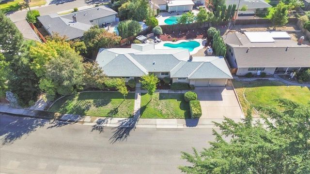 3996 Rochdale Dr, Carmichael, CA 95608
