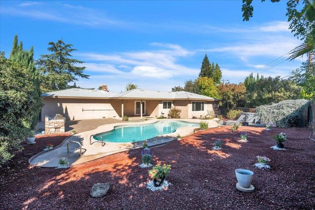 3996 Rochdale Dr, Carmichael, CA 95608