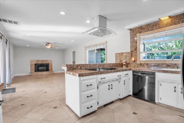 3996 Rochdale Dr, Carmichael, CA 95608