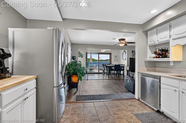 9696 Elizabeth Lake Road, White Lake Charter Township, MI 48386