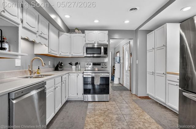 9696 Elizabeth Lake Road, White Lake Charter Township, MI 48386