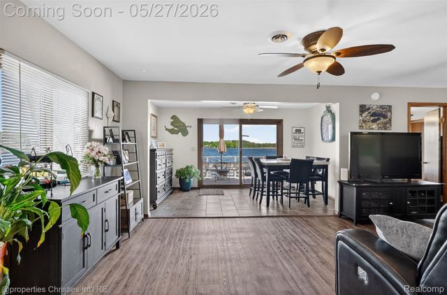 9696 Elizabeth Lake Road, White Lake Charter Township, MI 48386