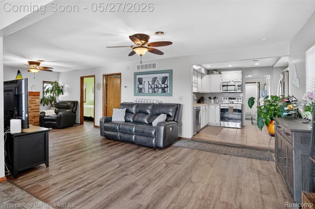 9696 Elizabeth Lake Road, White Lake Charter Township, MI 48386