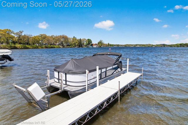9696 Elizabeth Lake Road, White Lake Charter Township, MI 48386