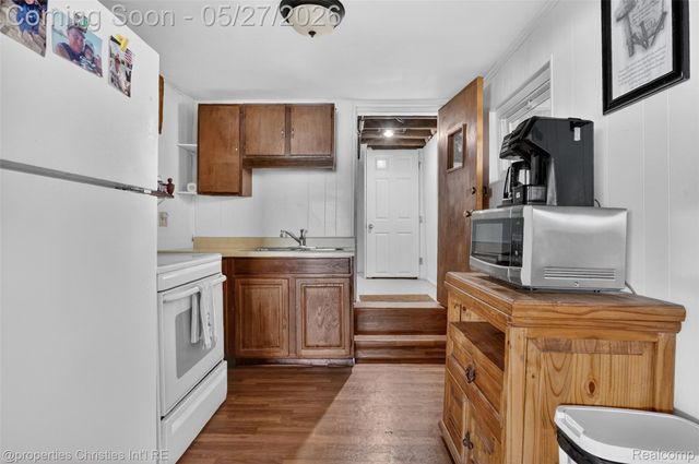 9696 Elizabeth Lake Road, White Lake Charter Township, MI 48386