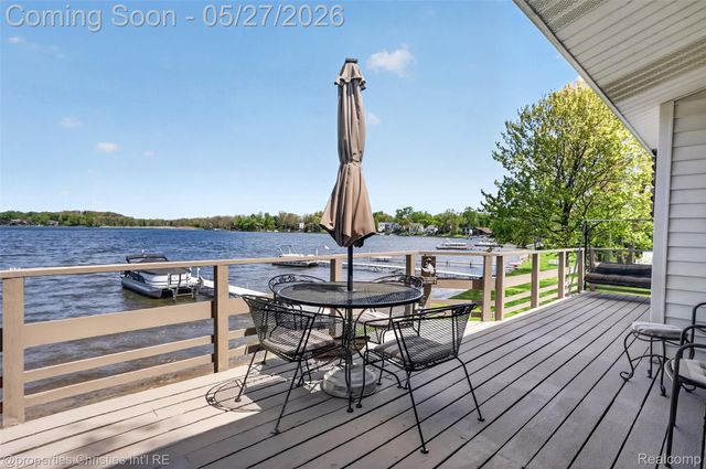9696 Elizabeth Lake Road, White Lake Charter Township, MI 48386