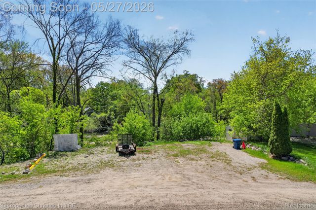 9696 Elizabeth Lake Road, White Lake Charter Township, MI 48386