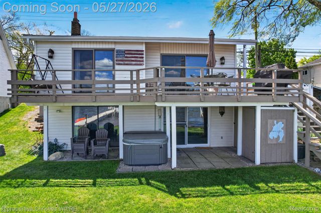 9696 Elizabeth Lake Road, White Lake Charter Township, MI 48386