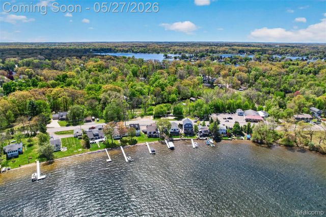 9696 Elizabeth Lake Road, White Lake Charter Township, MI 48386