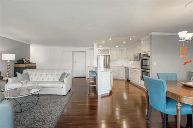 221 W 48th Street 602, Kansas City, MO 64112